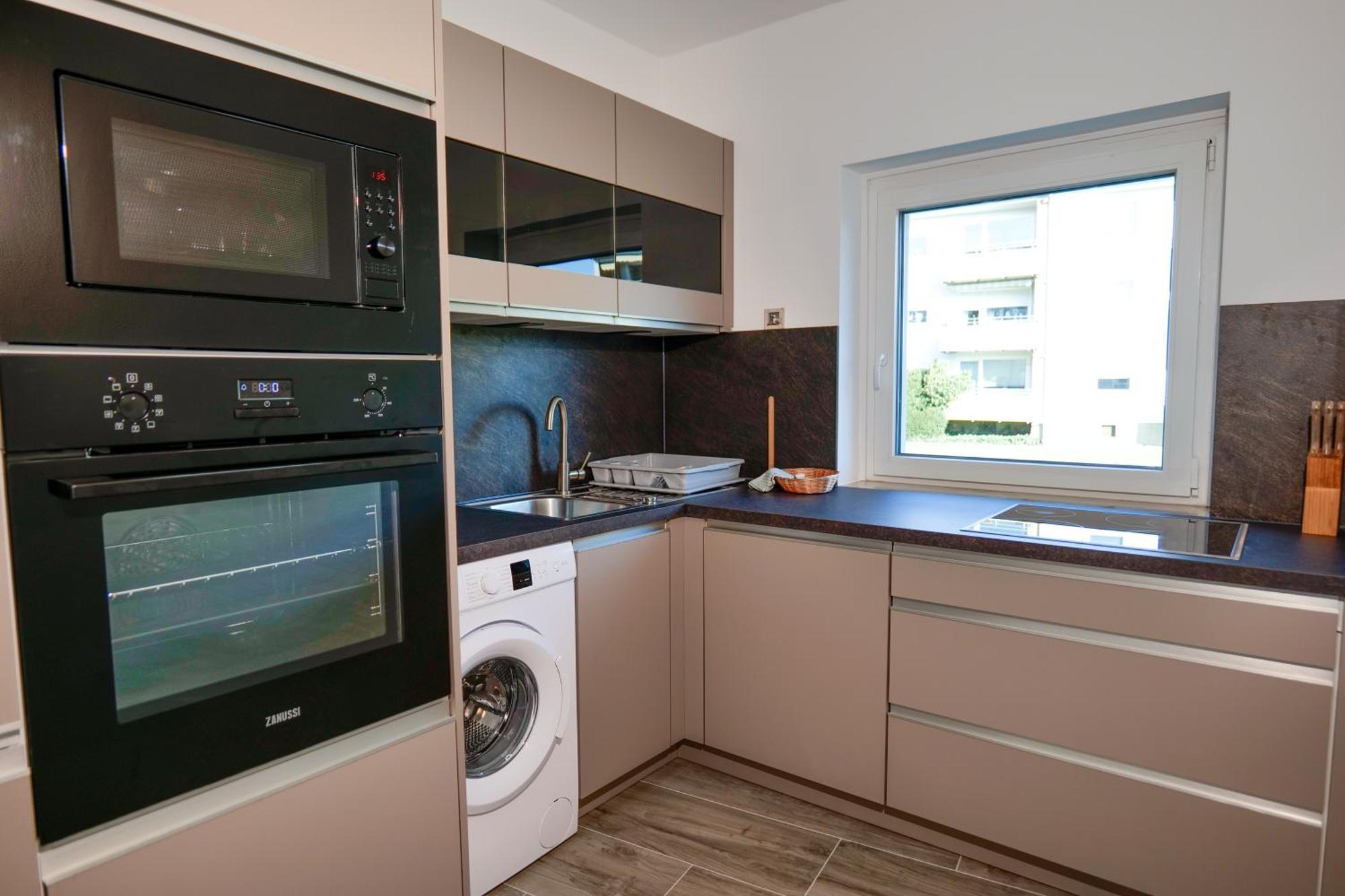 Big 3 Bedrooms At Ground Floor *