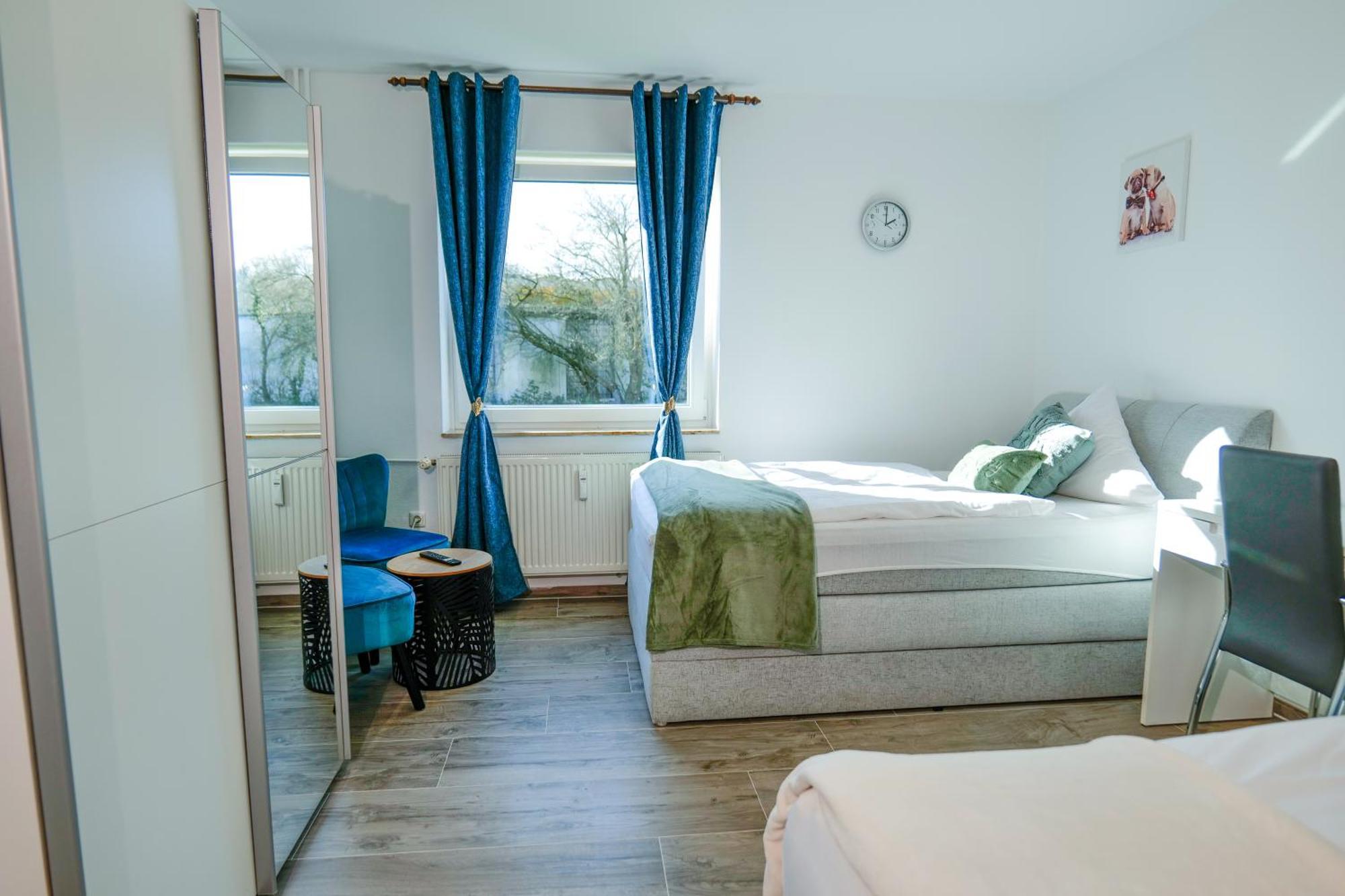 Big 3 Bedrooms At Ground Floor Apartment *