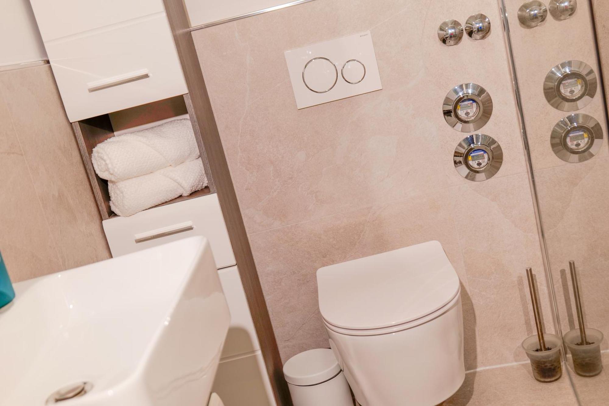 Apartment Big 3 Bedrooms At Ground Floor Hannover