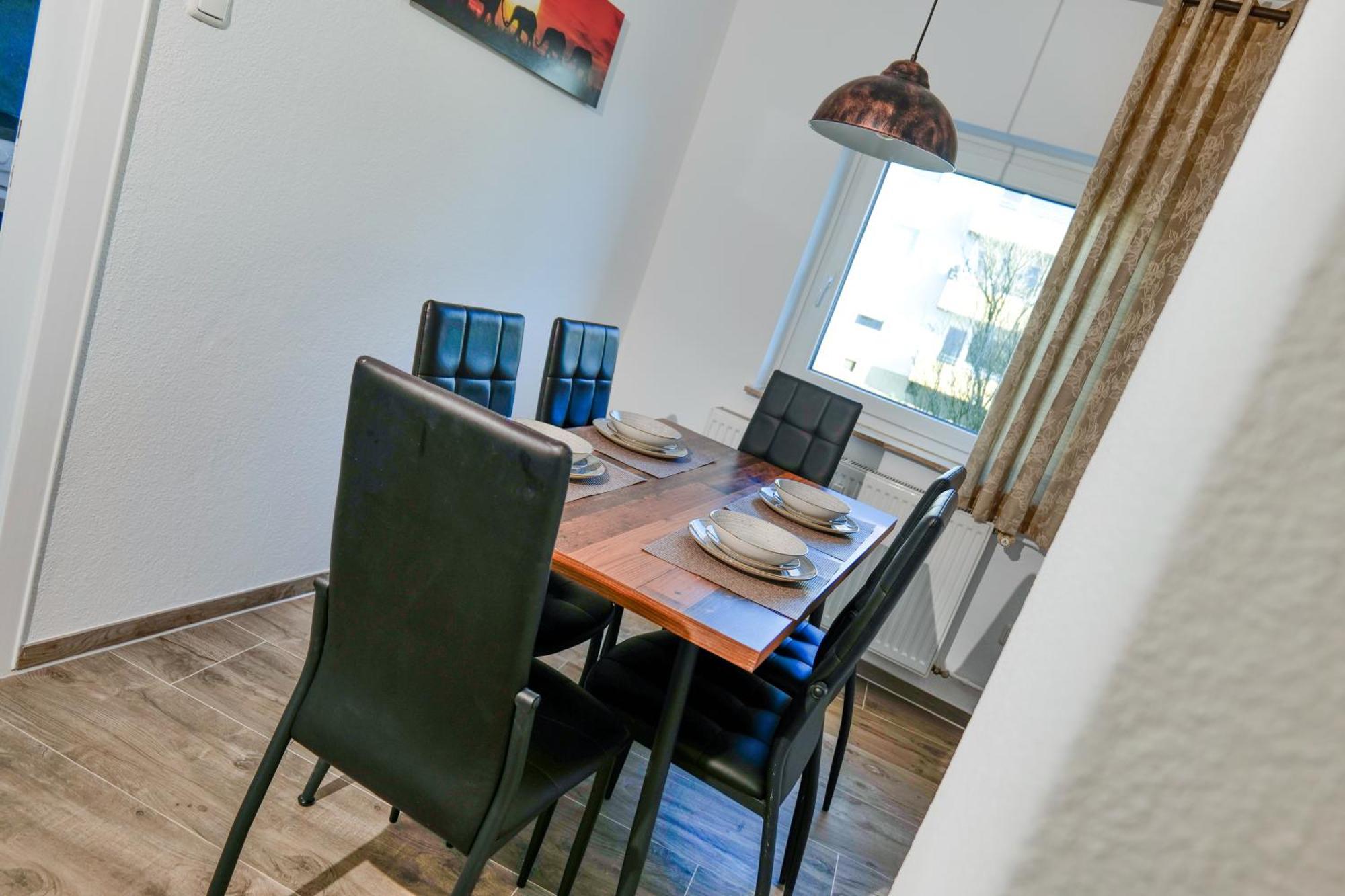 Big 3 Bedrooms At Ground Floor Apartment *