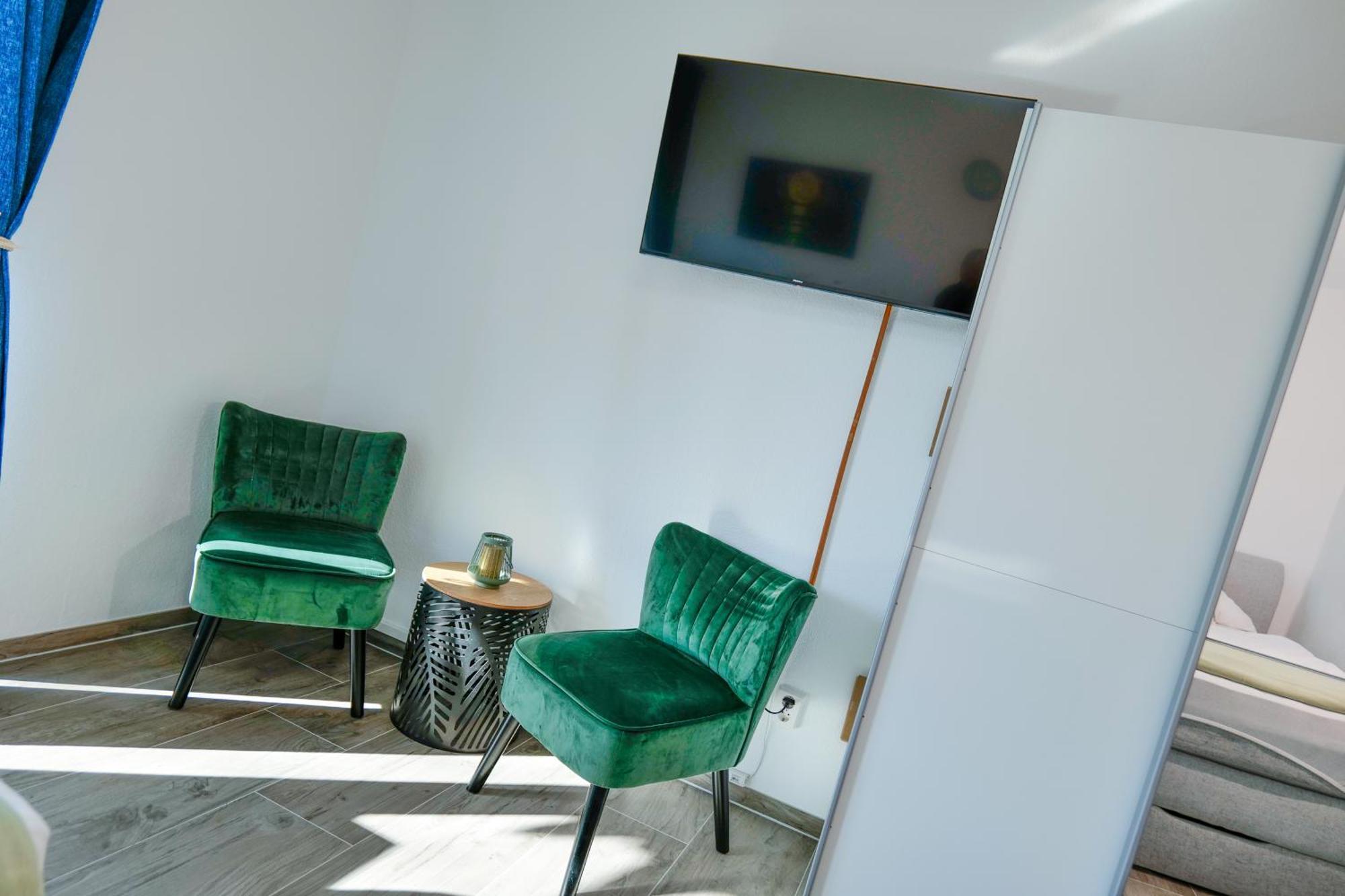 Apartment Big 3 Bedrooms At Ground Floor Hannover